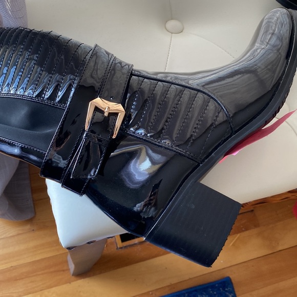 Beautiful patent leather boots - Picture 3 of 6